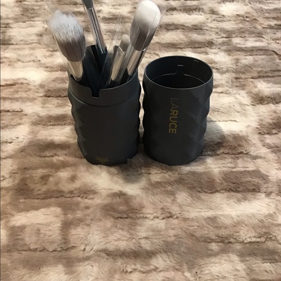 LARUCE BEAUTY CHRISTINE BRUSH SET - Picture 7 of 10